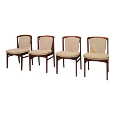 quatre chaises de table