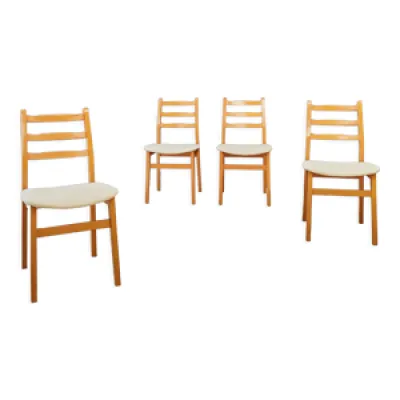 Quatre chaises de table - milieu