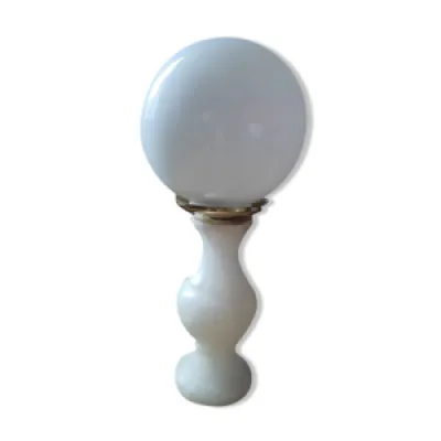 Lampe de bureau chevet - globe opaline blanc