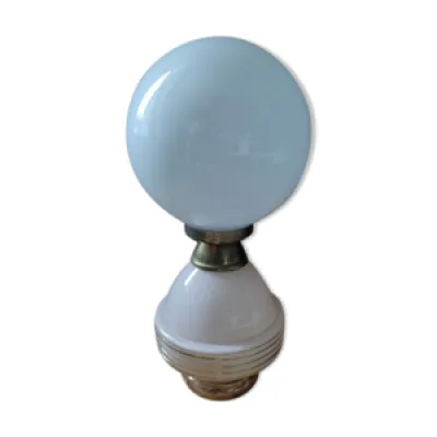 Lampe chevet base art - globe opaline