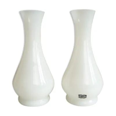 Paire de vases en opaline - blanche