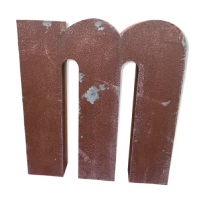 lettre M en métal