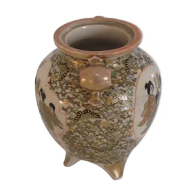 Vase tripode
