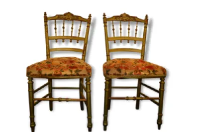 2 chaises en bois doré
