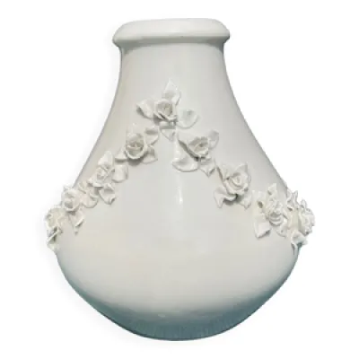Vase 3D blanc Roses en - relief