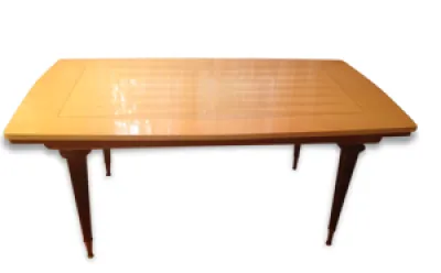 Grande table en bois - clair vernis
