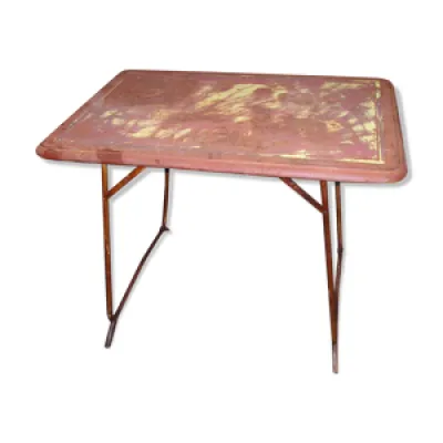 Table pliante en métal