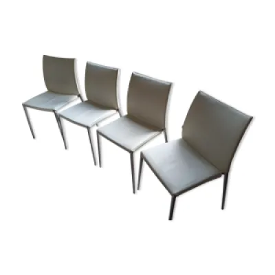 chaises en simili cuir - blanche
