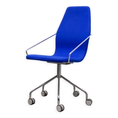 chaise à roulettes aeon - bleu tissu