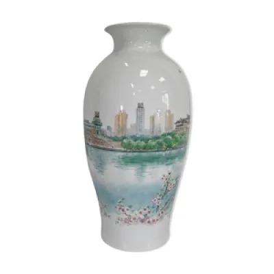 Vase en porcelaine du - xxe
