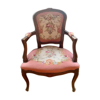 Fauteuil broderie rose