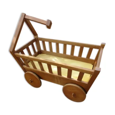 Berceau en bois forme - chariot