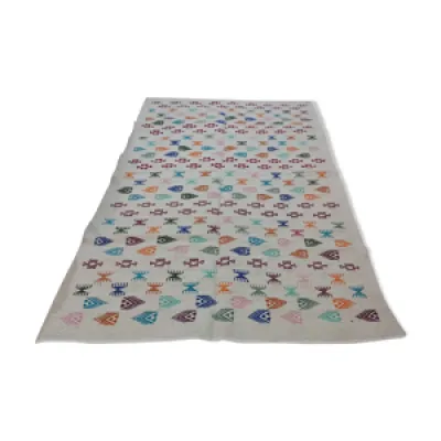 tapis blanc multicolore - main
