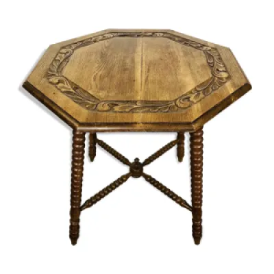 Table sculptée en bois - antique