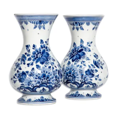 Vases Delft fait et peint - main