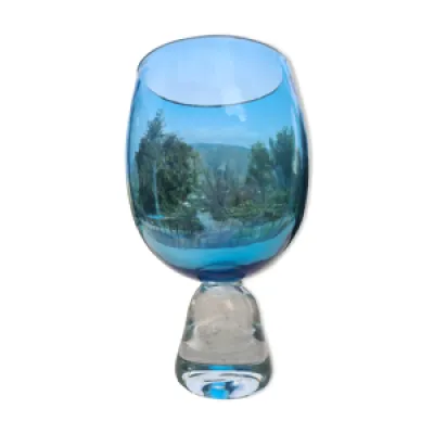 Vase en verre bleu design