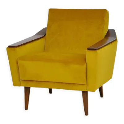 fauteuil en velours jaune, - 1960