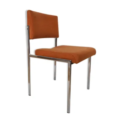 Chaise en tissu orange