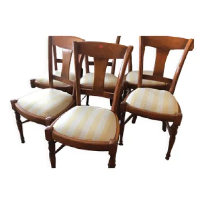 Série de chaises contemporaine