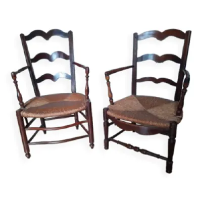 fauteuils en bois et