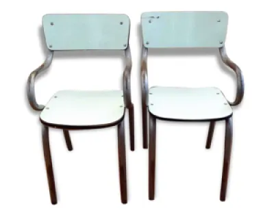 2 chaises d'écoliers