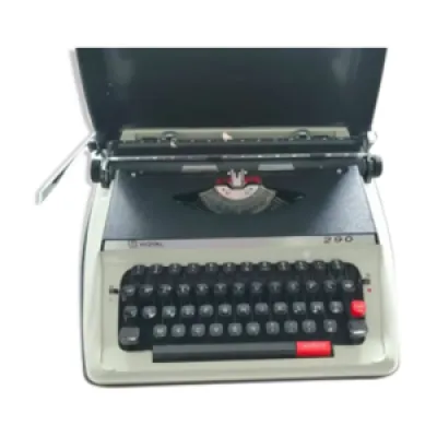 Machine à écrire Royal - 290