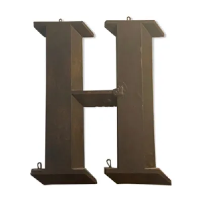 Lettre H en fer forgé