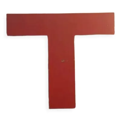 lettre T en métal