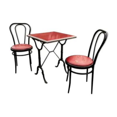 Table et chaises bistrot