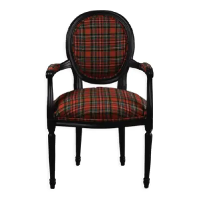 Medallion chair with