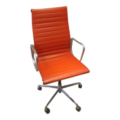 fauteuil EA119 de charles - ray