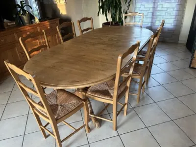 Table extensible et 8 chaises
