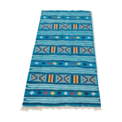 tapis bleu multicolore