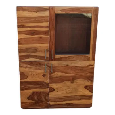 Armoire en bois avec - porte