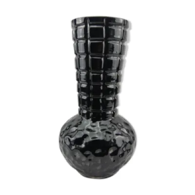 Vase à couverte noire
