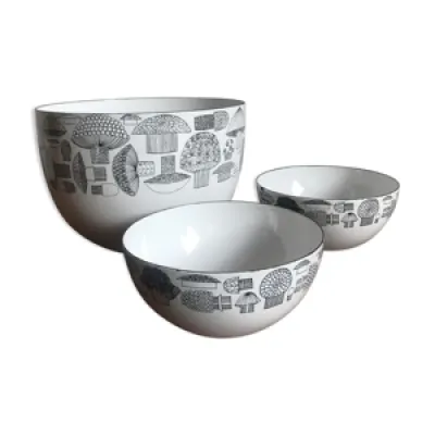 Enamelled metal bowls by Kaj Franck