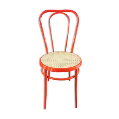 chaise en métal rouge