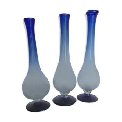 Trio de vases bleus en - verre