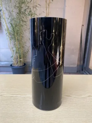 Álvaro Siza Vase en verre noir