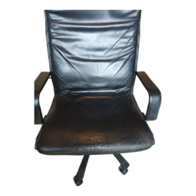 Chaise de bureau noire - poltrona frau