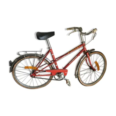 Vélo vintage rouge d'enfant