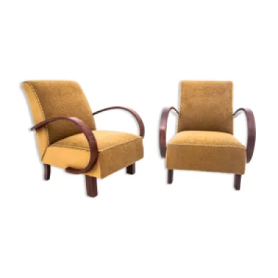 Deux fauteuils jaunes