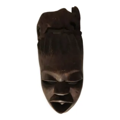 Masque africain en ébène