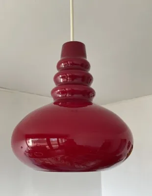 Lampe suspension vintage en verre rouge Peill & Putzler Années 60 70 Peill&Putzler ?