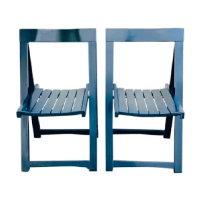 Deux chaises pliantes