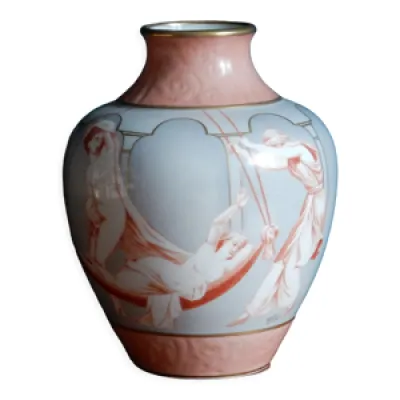 vase Art Déco dans un - style