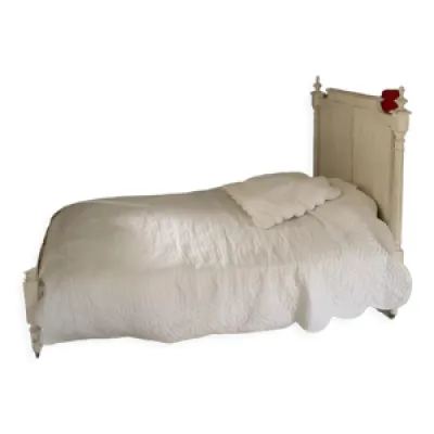 lit en bois peint blanc