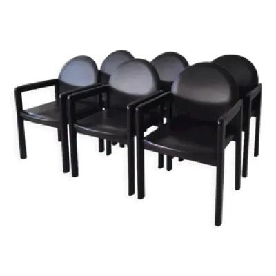 Six fauteuils en cuir noir et bois