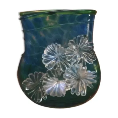 Vase a décor de fleurs