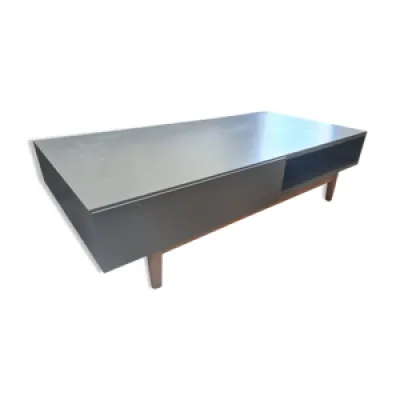 Table basse grise, 2 - ouvert